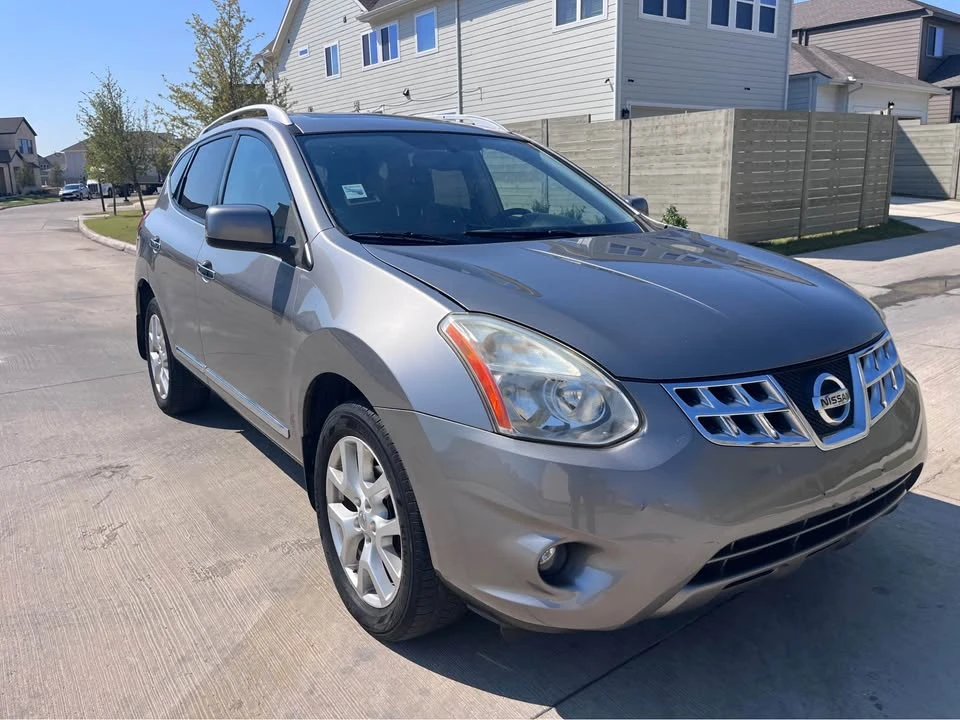 2010 Nissan Rogue - Image 4 of 10