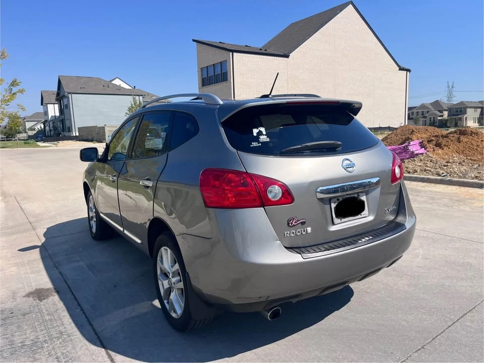 2010 Nissan Rogue - Image 2 of 10