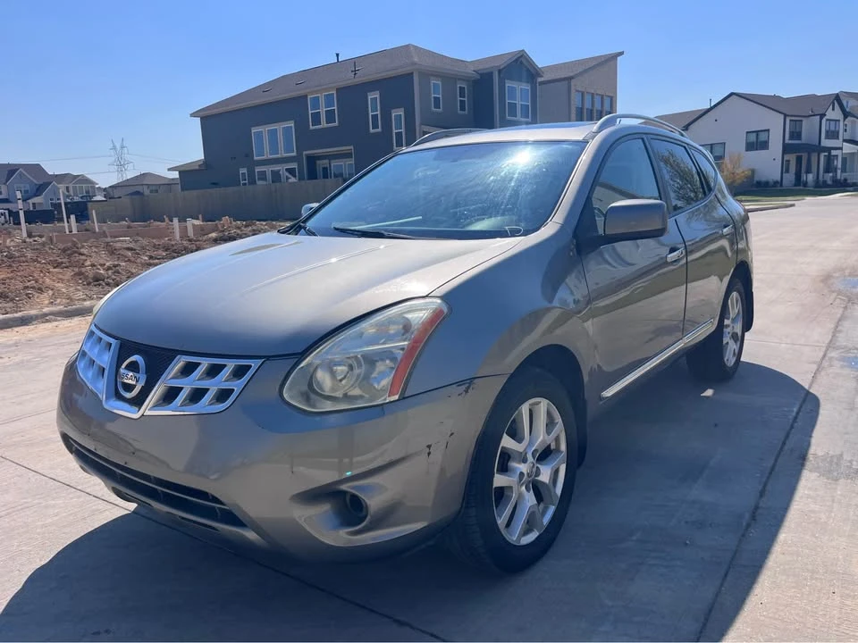 2010 Nissan Rogue - Image 3 of 10