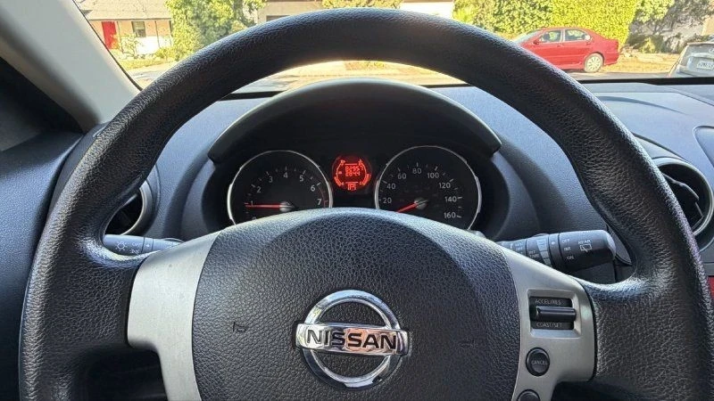 2010 Nissan Rogue - Image 7 of 10