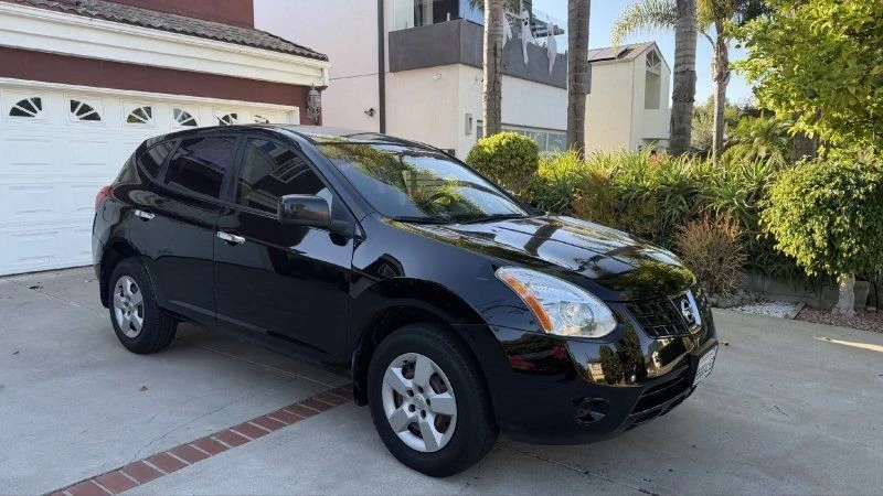 2010 Nissan Rogue - Image 2 of 10