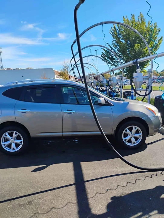 2010 Nissan Rogue - Image 2 of 10