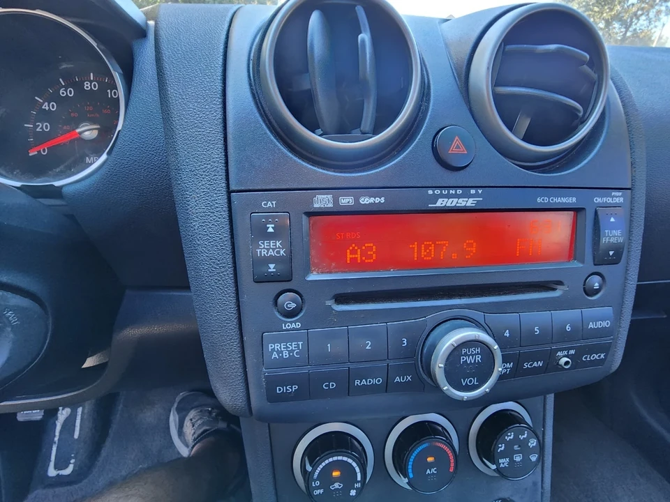 2010 Nissan Rogue - Image 10 of 11
