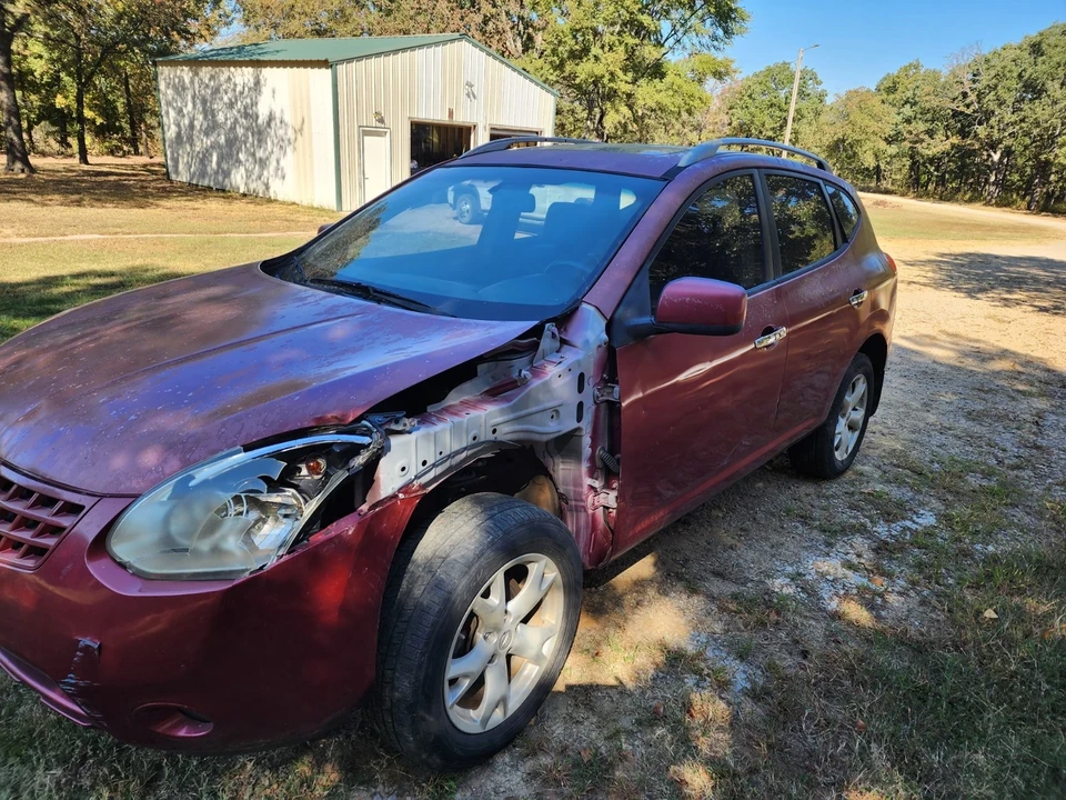 2010 Nissan Rogue - Image 2 of 11