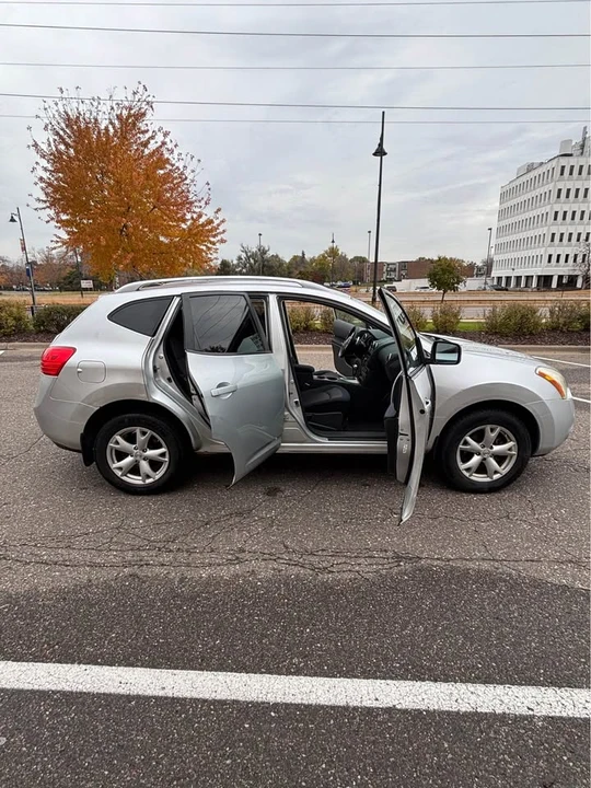 2010 Nissan Rogue - Image 10 of 16