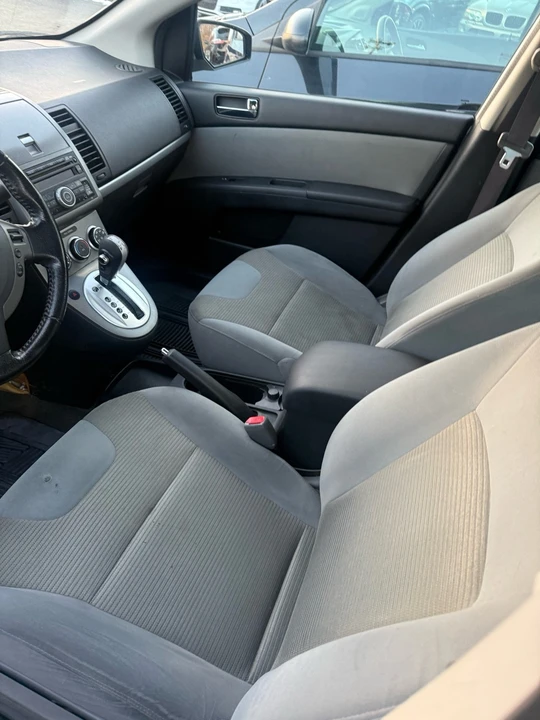 2010 Nissan Sentra 7th Gen - Image 13 of 20