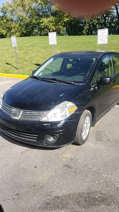 2010 Nissan Versa - Image 2 of 8