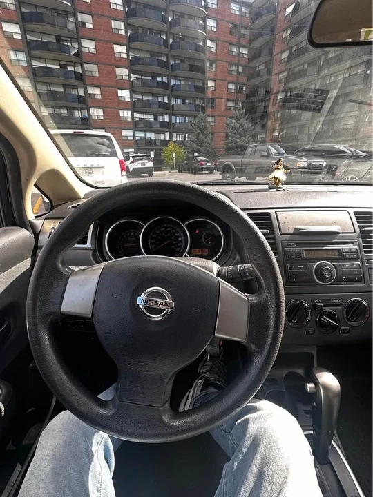 2010 Nissan Versa - Image 11 of 12