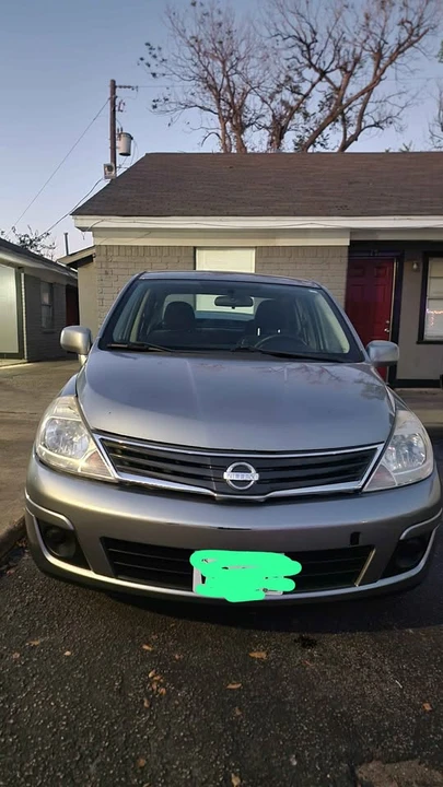 2010 Nissan Versa - Image 3 of 3