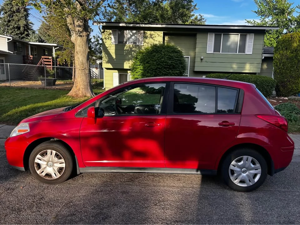 2010 Nissan Versa - Image 2 of 6