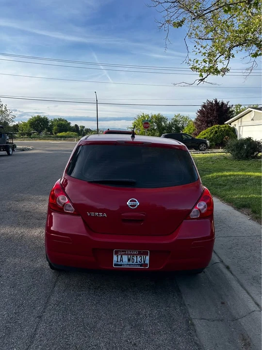 2010 Nissan Versa - Image 3 of 6