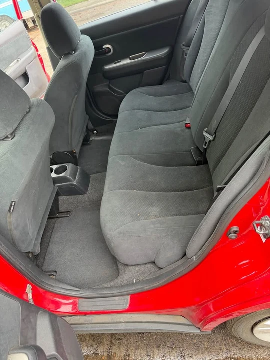 2010 Nissan Versa - Image 6 of 6