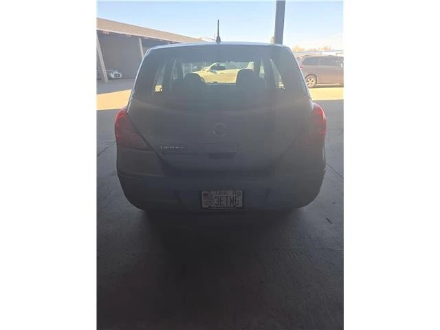2010 Nissan Versa - Image 4 of 11