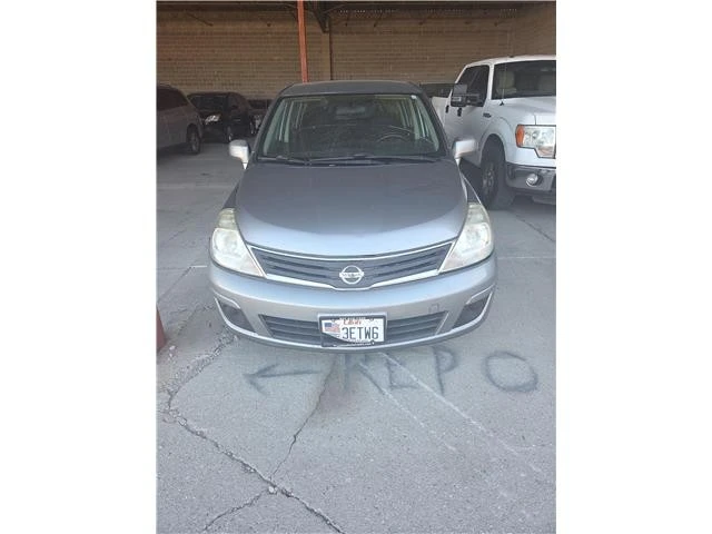 2010 Nissan Versa - Image 2 of 11