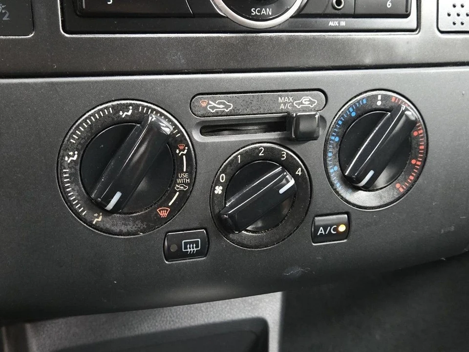 2010 Nissan Versa - Image 16 of 19