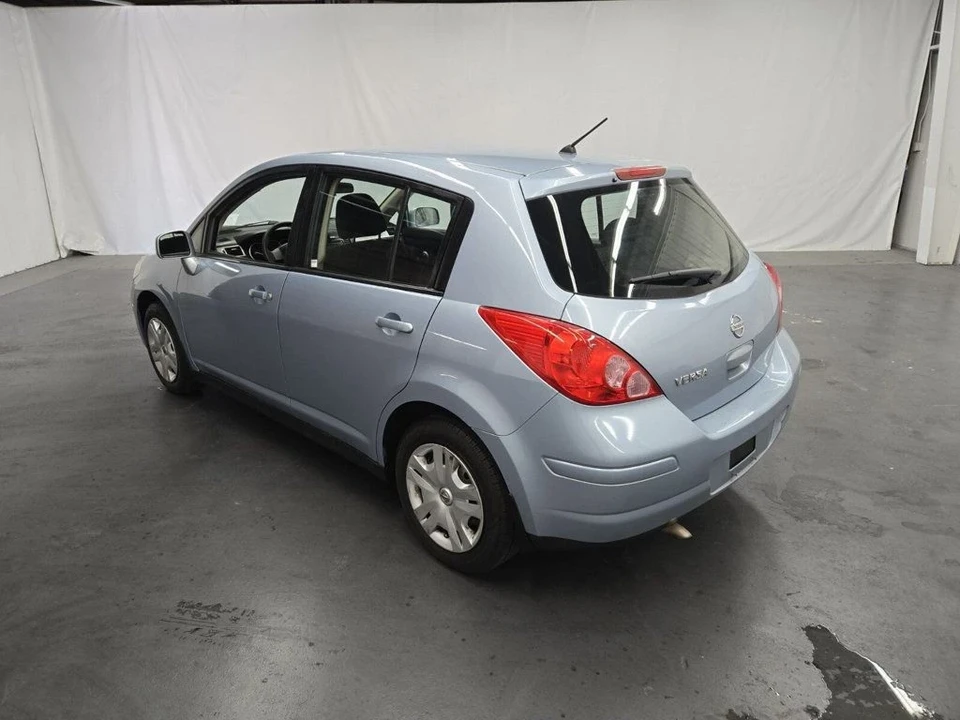 2010 Nissan Versa - Image 2 of 17