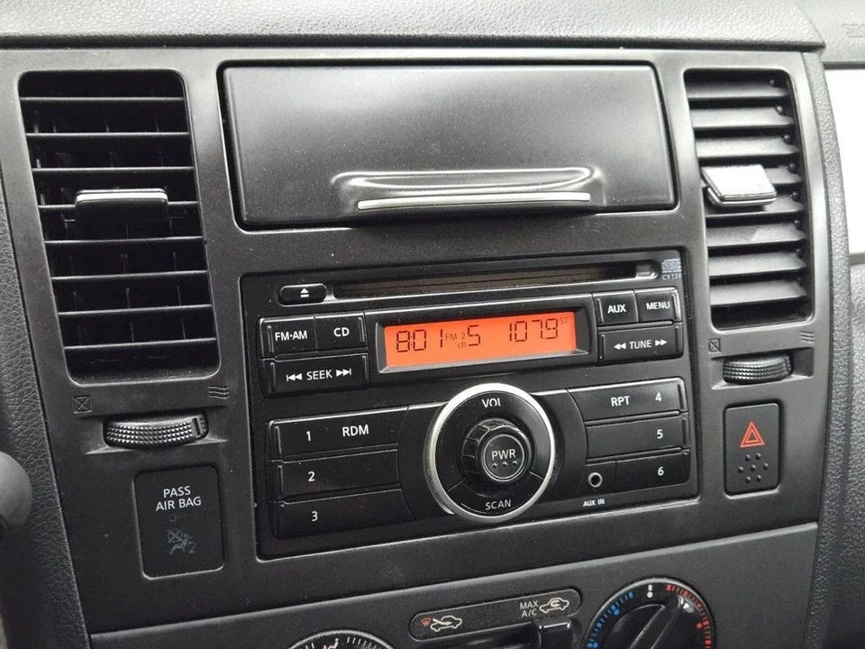 2010 Nissan Versa - Image 15 of 19