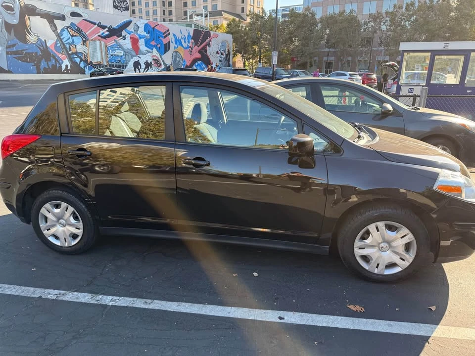 2010 Nissan Versa - Image 3 of 8