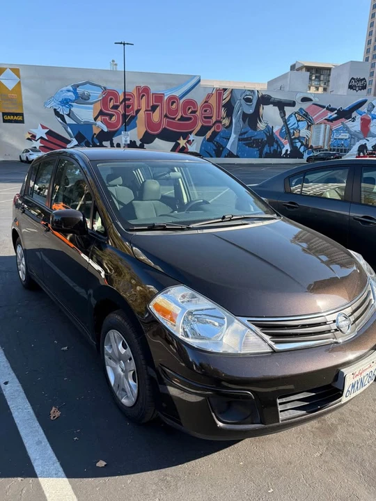 2010 Nissan Versa - Image 2 of 8