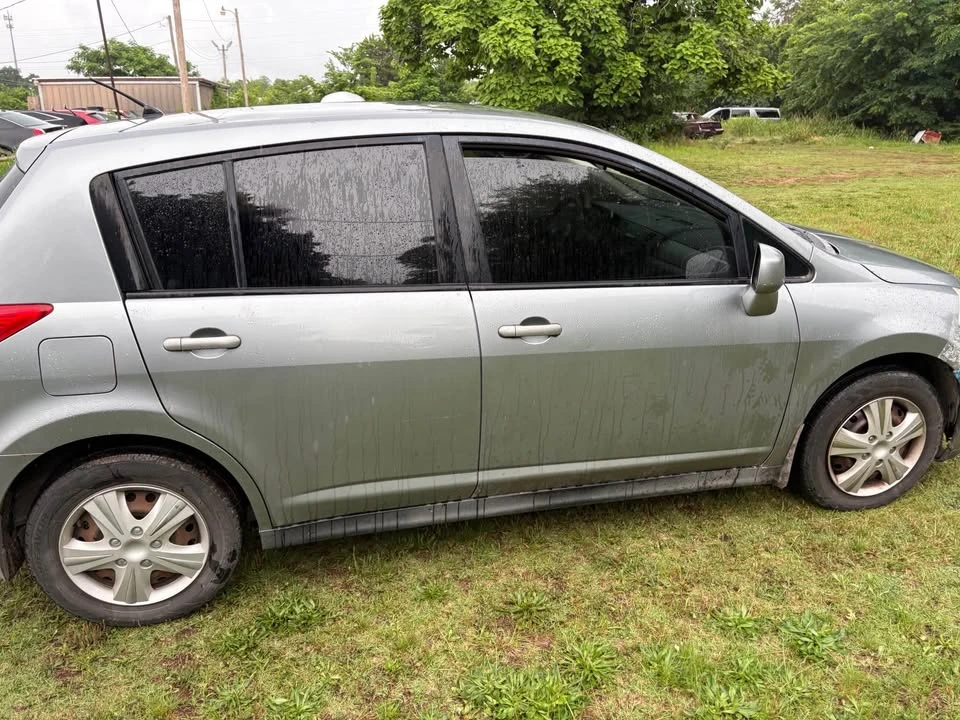 2010 Nissan Versa - Image 5 of 7