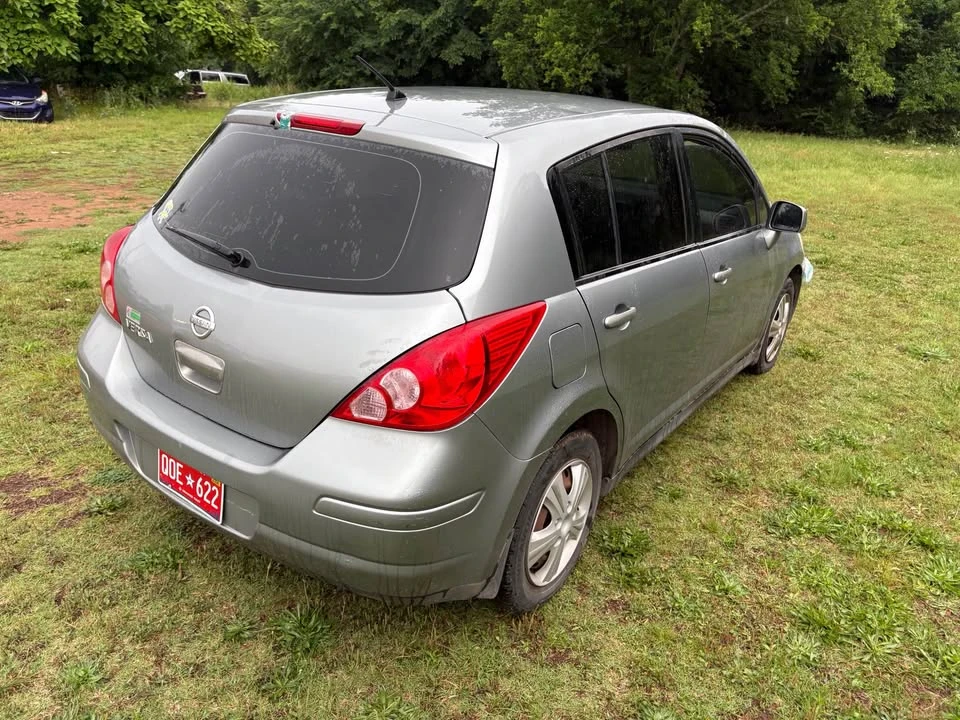 2010 Nissan Versa - Image 2 of 7
