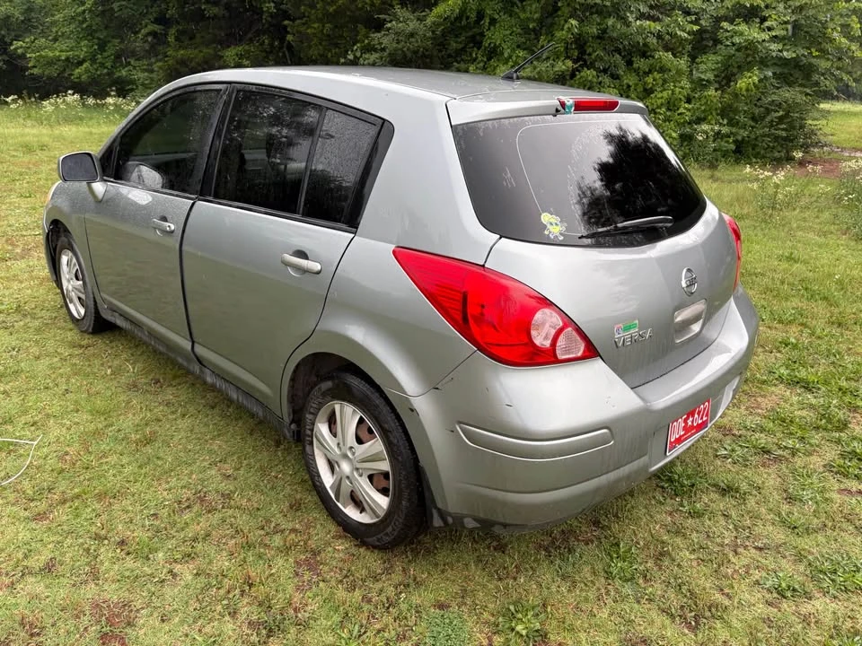 2010 Nissan Versa - Image 3 of 7