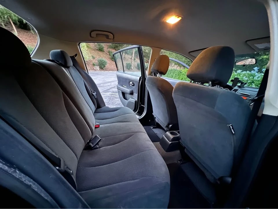 2010 Nissan Versa - Image 2 of 20