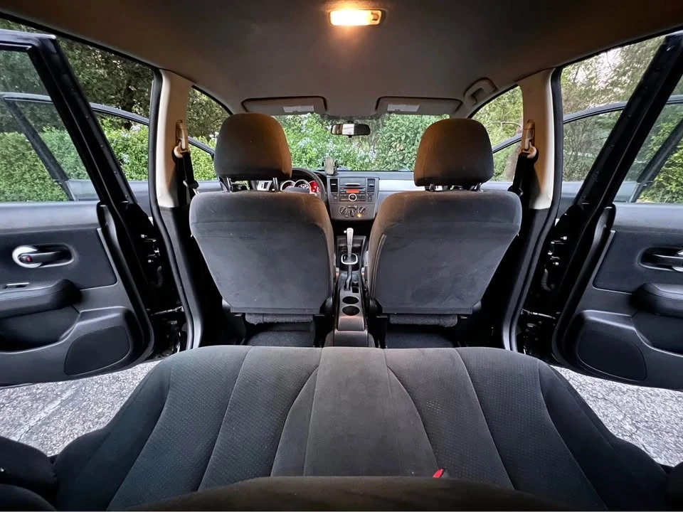 2010 Nissan Versa - Image 4 of 20
