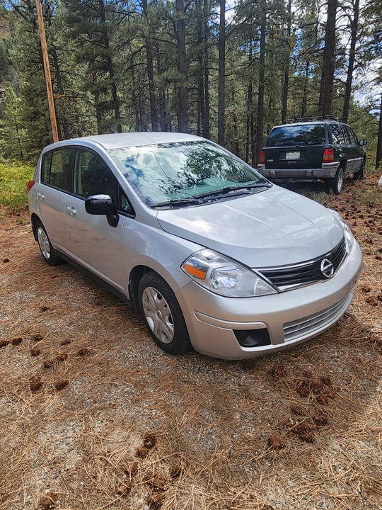 2010 Nissan Versa - Image 2 of 6