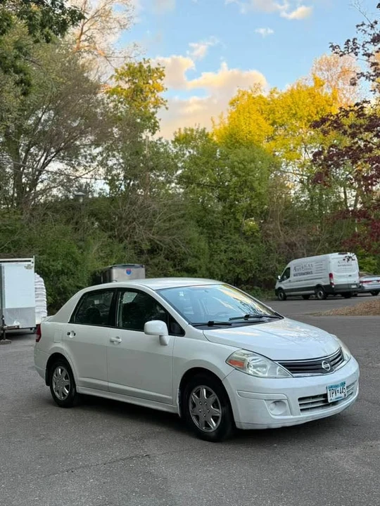 2010 Nissan Versa - Image 2 of 11