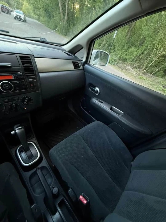 2010 Nissan Versa - Image 11 of 11