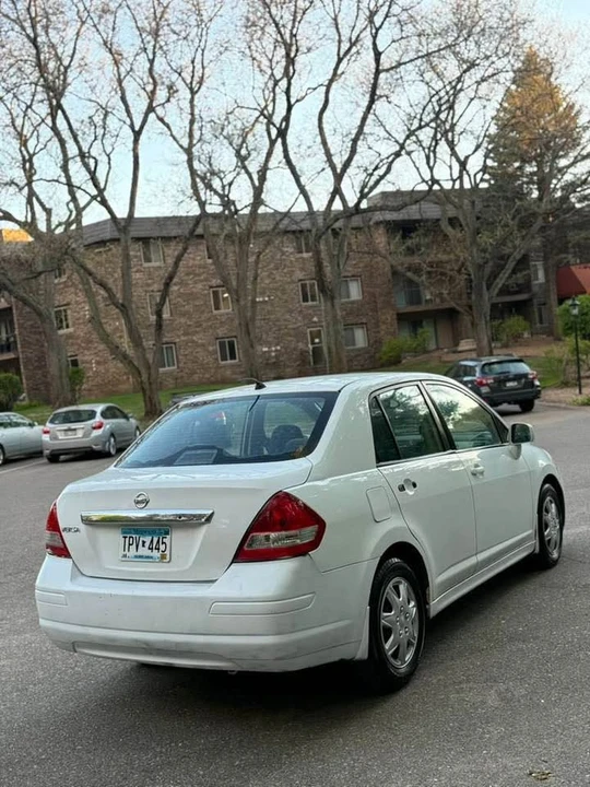 2010 Nissan Versa - Image 10 of 11