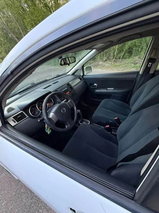 2010 Nissan Versa - Image 8 of 11