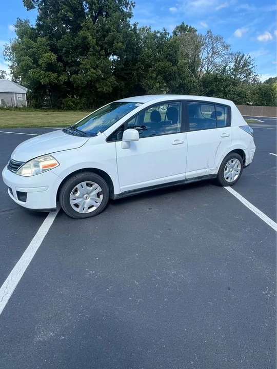 2010 Nissan Versa - Image 9 of 11