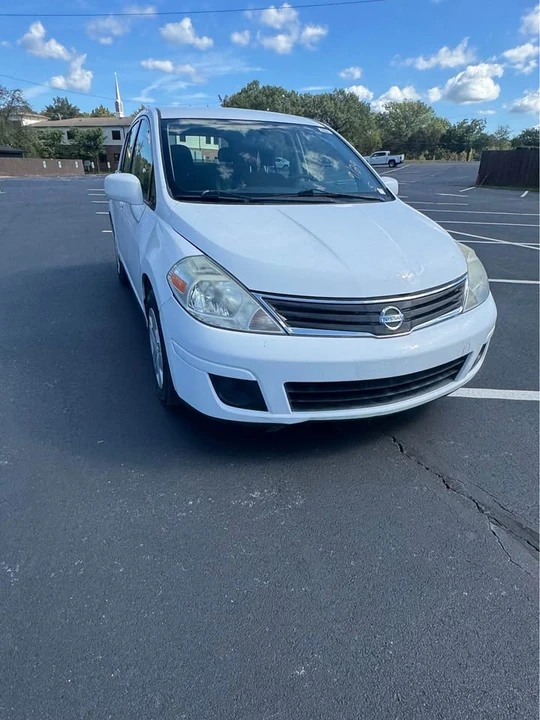 2010 Nissan Versa - Image 2 of 11