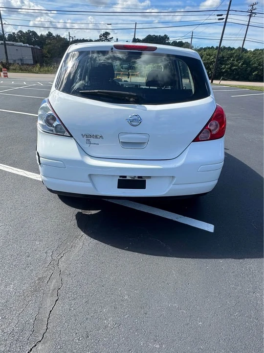 2010 Nissan Versa - Image 5 of 11