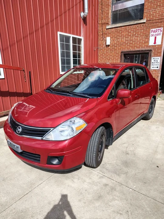 2010 Nissan Versa - Image 2 of 5