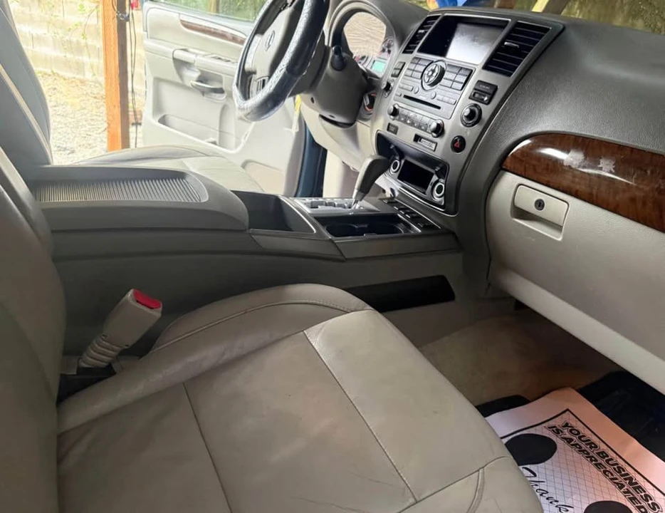 2010 Nissan Armada - Image 4 of 10