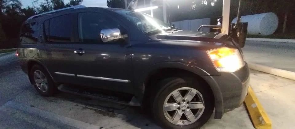 2010 Nissan Armada - Image 4 of 18
