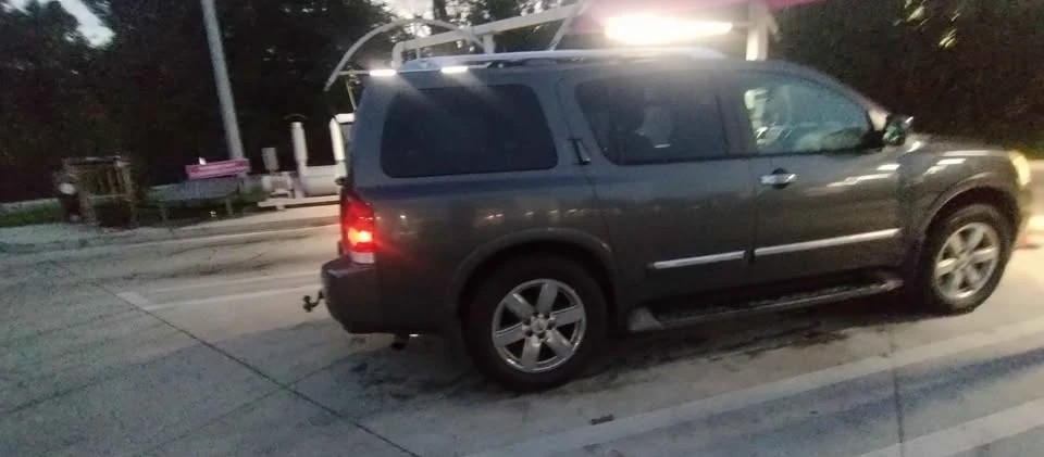 2010 Nissan Armada - Image 17 of 18
