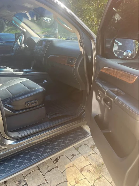 2010 Nissan Armada - Image 7 of 9
