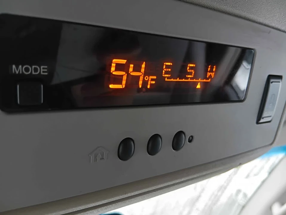 2010 Nissan Armada - Image 13 of 15