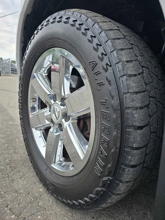 2010 Nissan Armada - Image 13 of 14