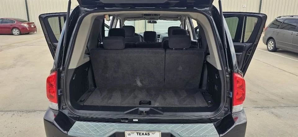 2010 Nissan Armada - Image 10 of 11