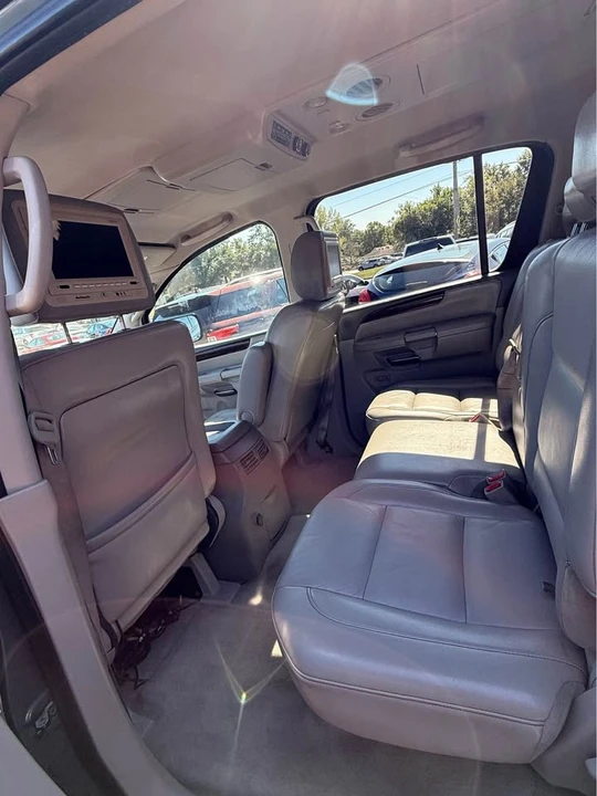 2010 Nissan Armada - Image 10 of 19
