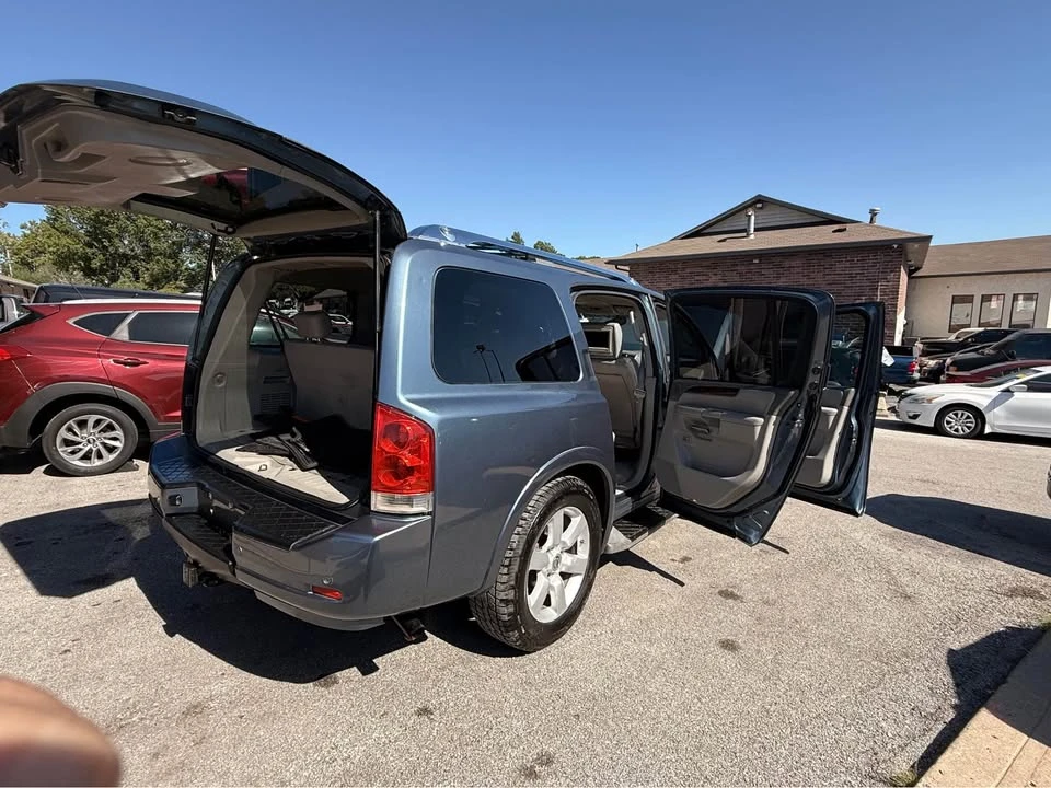 2010 Nissan Armada - Image 17 of 19