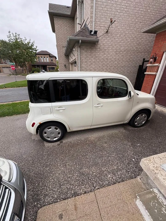 2010 Nissan Cube - Image 11 of 13