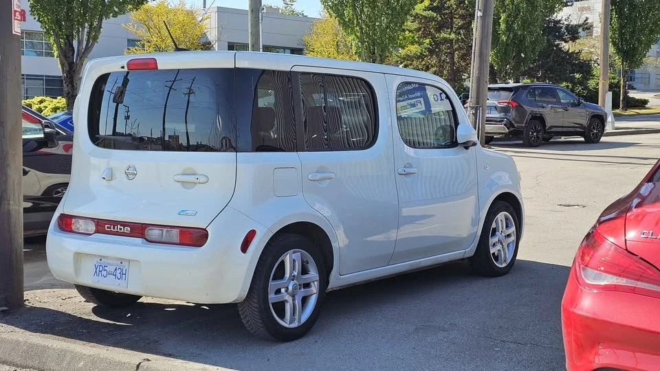 2010 Nissan Cube - Image 5 of 10