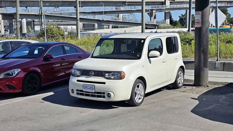 2010 Nissan Cube - Image 2 of 10