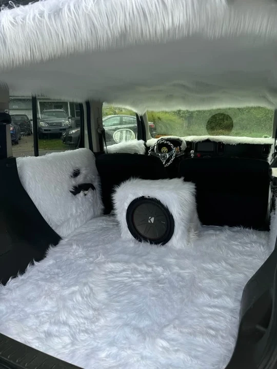 2010 Nissan Cube - Image 2 of 11